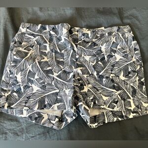 Banana Republic. Tropical Leaf Print Navy and White Shorts. Size 2
